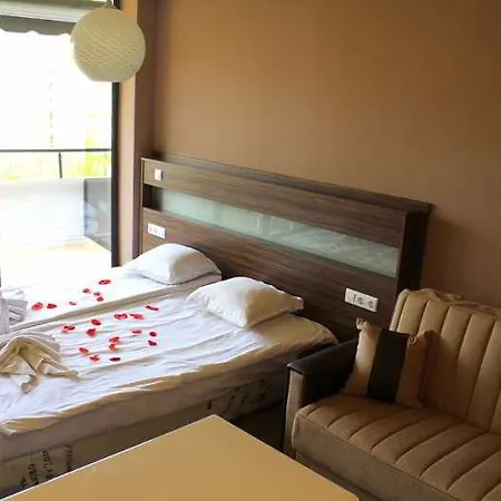 Boomerang - Sunny Hotell