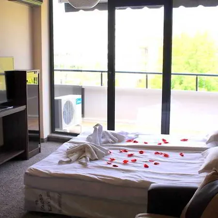 Boomerang - Sunny Hotell Slăntjev Brjag